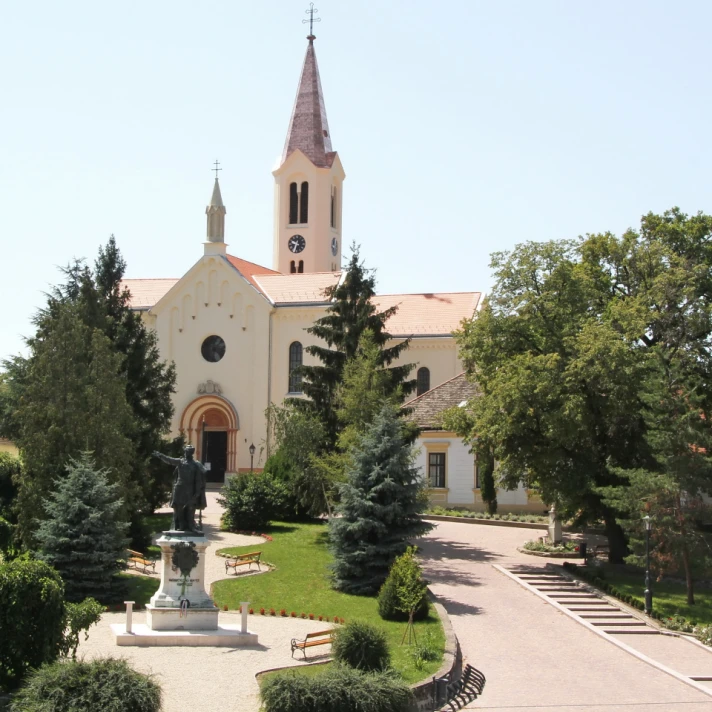 Szent István plébániatemplom