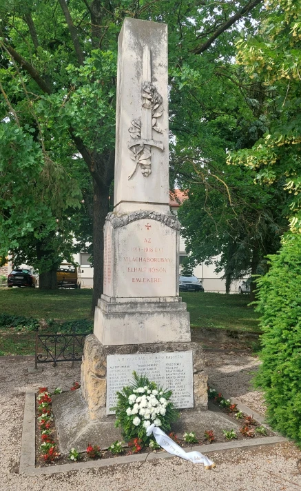 I. és II. világháborús emlékobeliszk