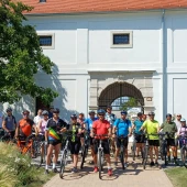 "Kastélyok, rózsák, lovak"  kerékpártúra