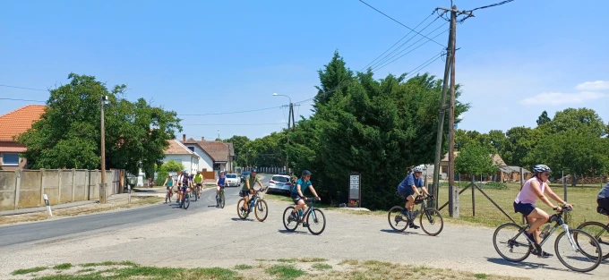 "Kastélyok, rózsák, lovak"  kerékpártúra