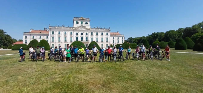 "Kastélyok, rózsák, lovak"  kerékpártúra