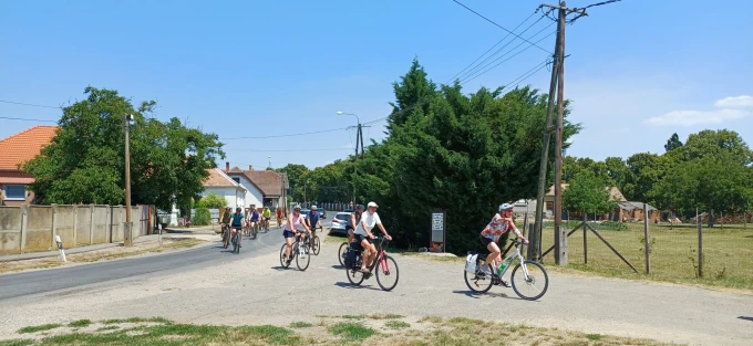 "Kastélyok, rózsák, lovak"  kerékpártúra
