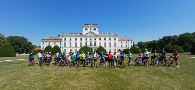 "Kastélyok, rózsák, lovak"  kerékpártúra